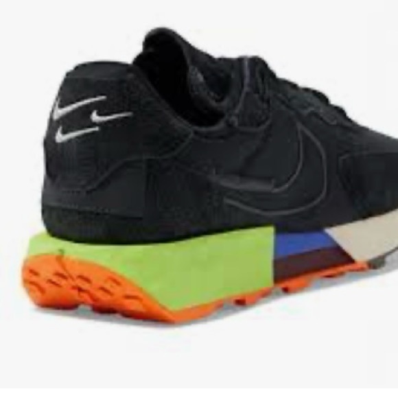 NIKE WOMENS FONTANKA WAFFLE (BLACK/VOLT/ANTHRACITE). They are very pretty size 5 - Picture 2 of 3